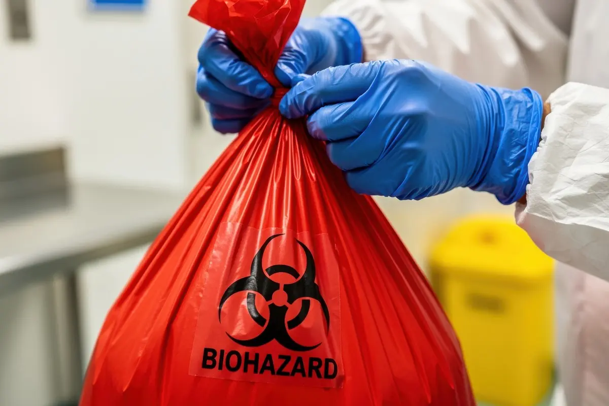 Read more about the article Skażenie chemiczne vs biologiczne – czym się różnią zagrożenia?